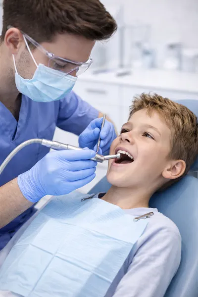 Revisión dental para niños en Bormujos